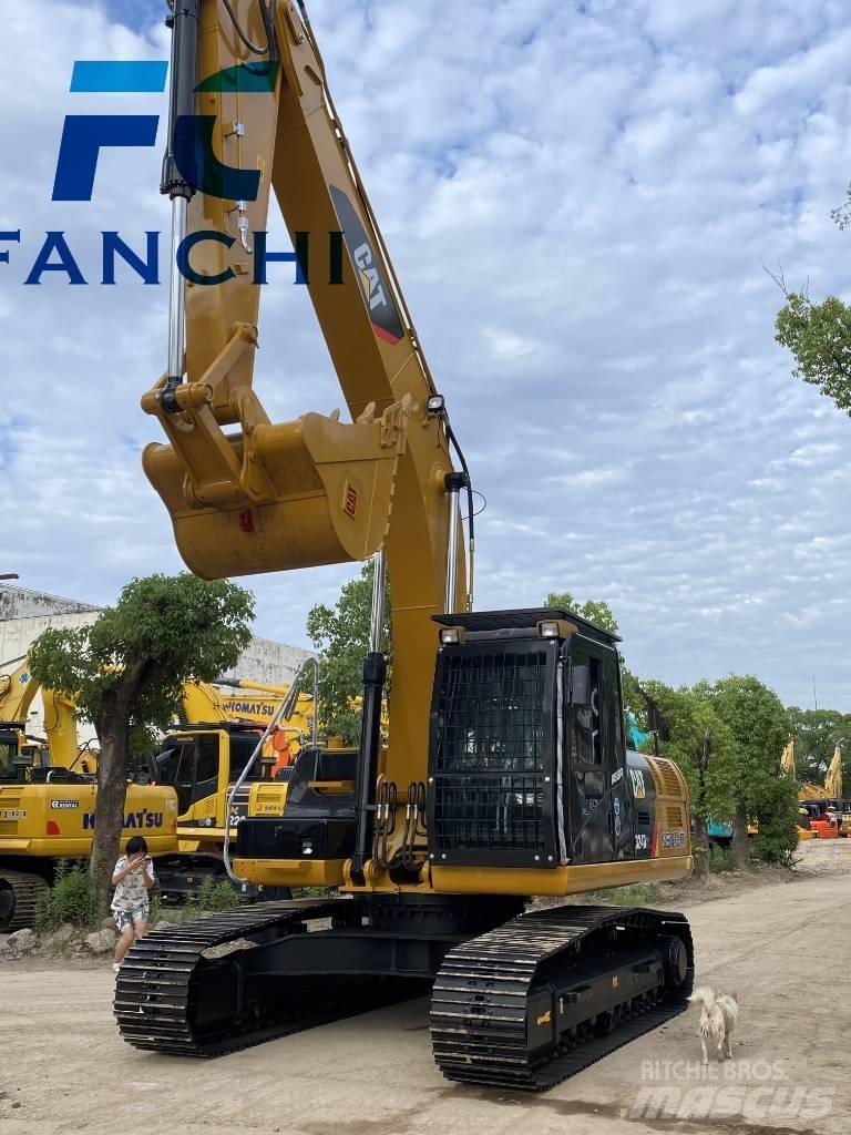 CAT 324 D حفارات زحافة