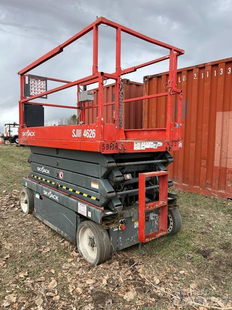 SkyJack SJ III 4626 رافعات مقصية الشكل
