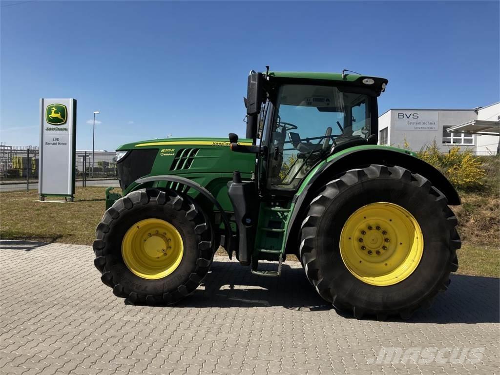 John Deere 6215R الجرارات