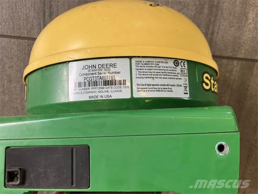 John Deere 6215R الجرارات