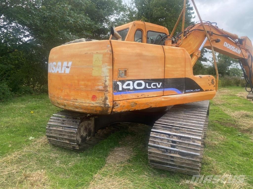 Doosan DX 140 حفارات بعجل