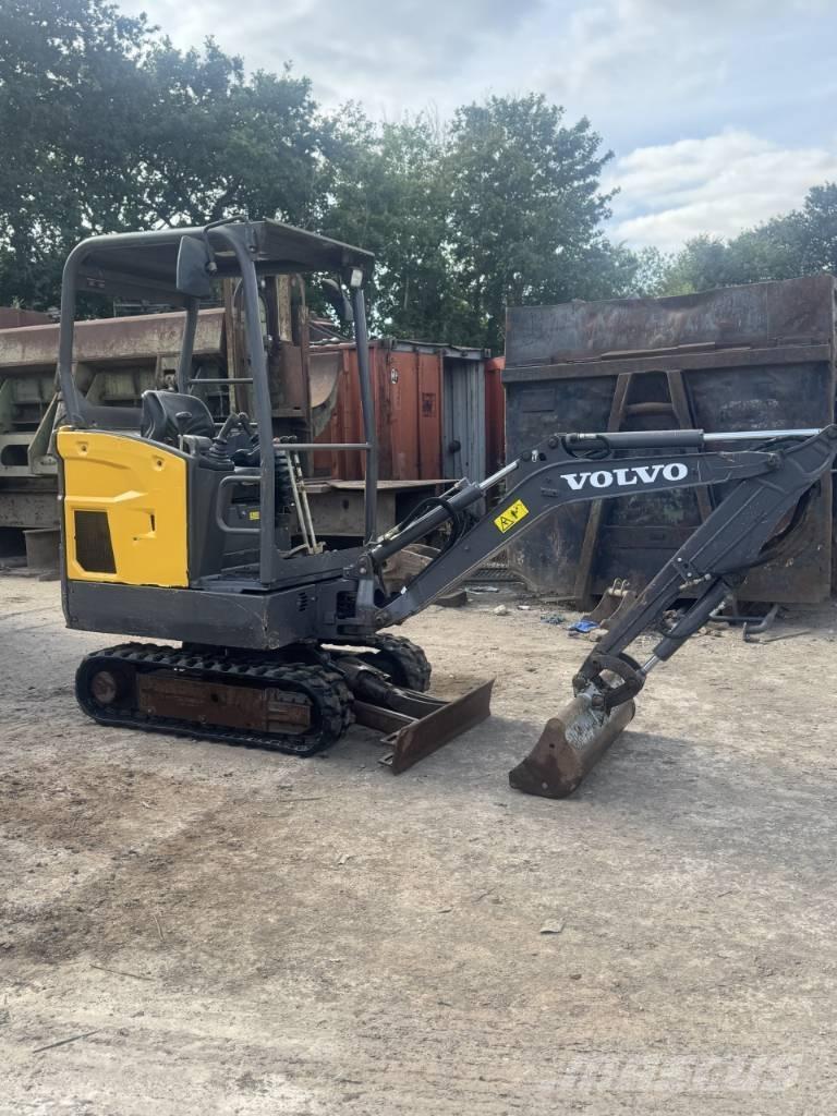 Volvo EC 15 حفارات صغيرة أقل من 7 طن (حفارات صغيرة)