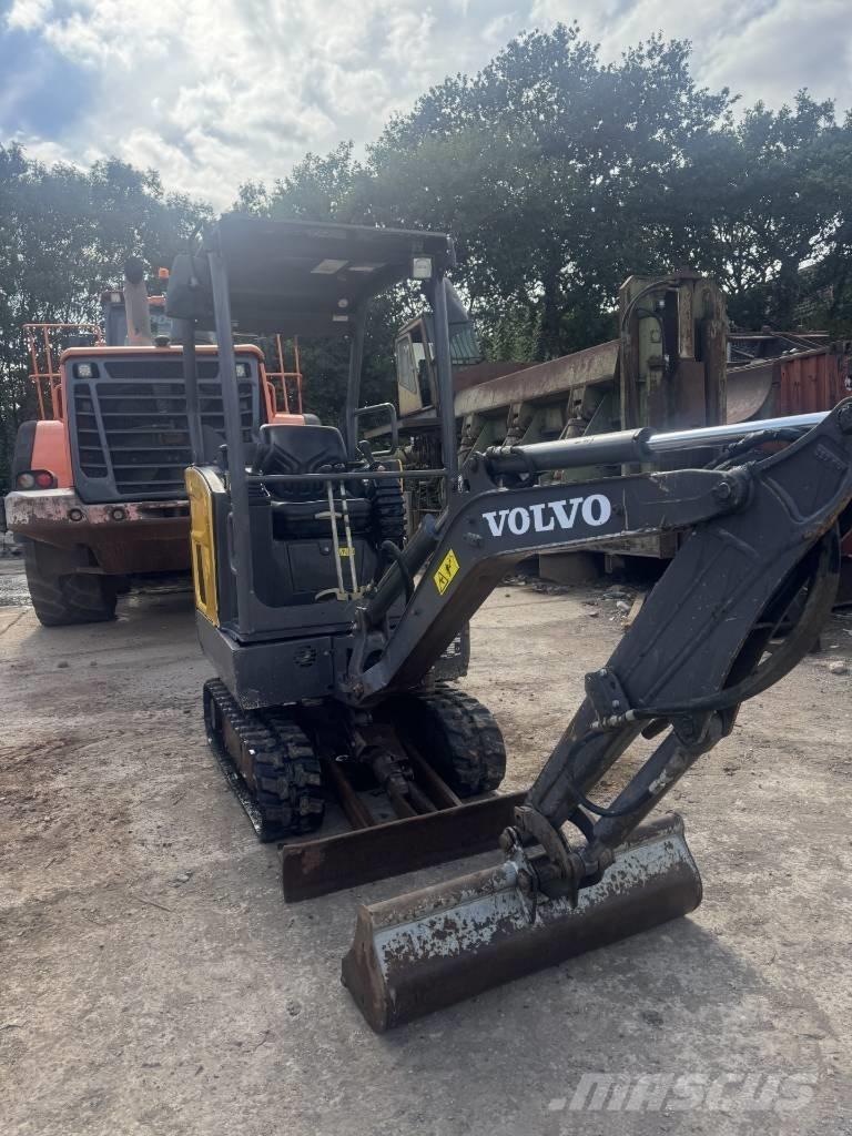Volvo EC 15 حفارات صغيرة أقل من 7 طن (حفارات صغيرة)