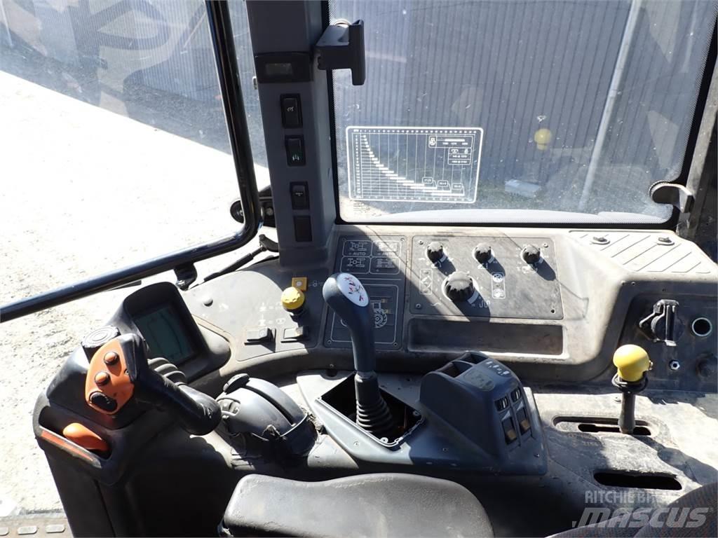 New Holland TM190 الجرارات