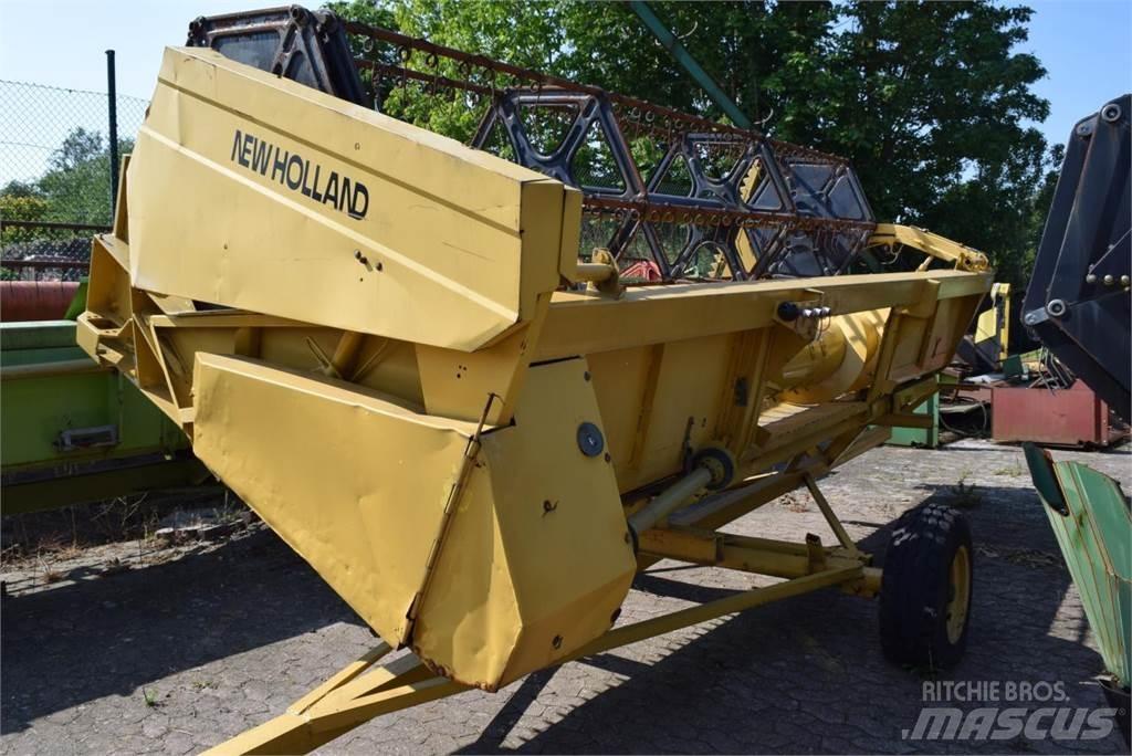 New Holland TC 56 حصادات