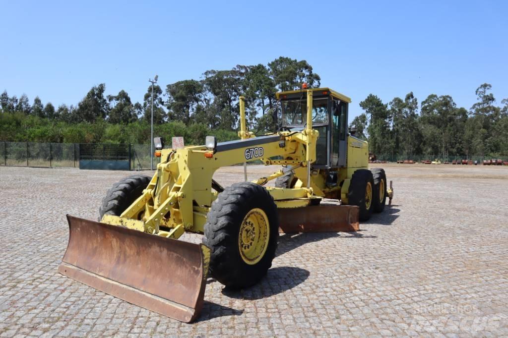 John Deere 670B معدات تمهيد الطرق