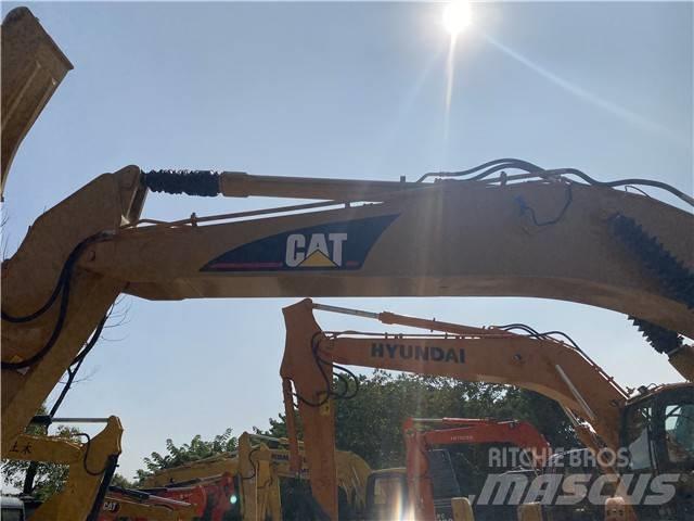 CAT 320 C حفارات زحافة