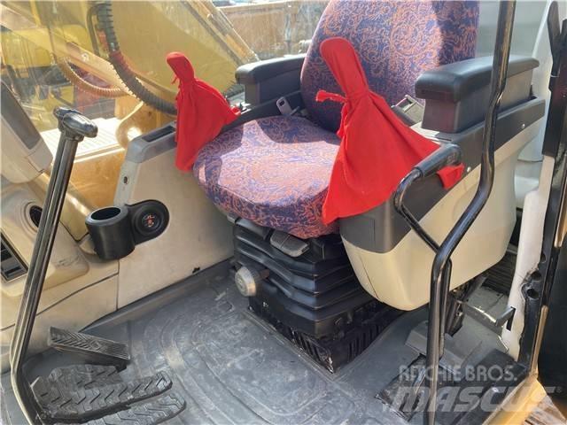 CAT 320 C حفارات زحافة