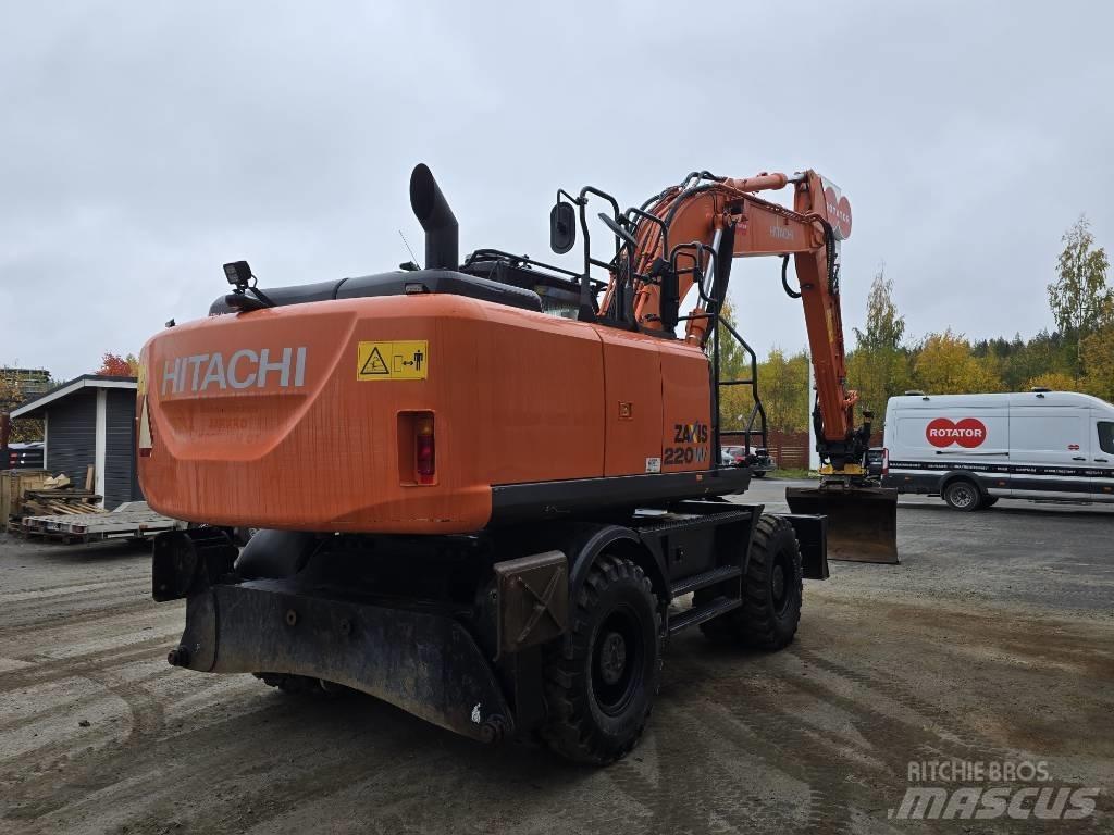 Hitachi ZX 220W-5 حفارات بعجل