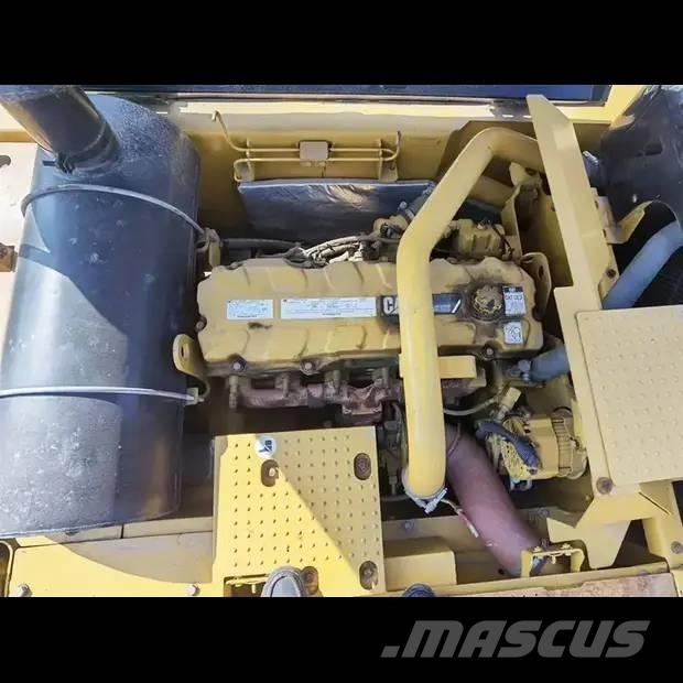CAT 330 D حفارات زحافة