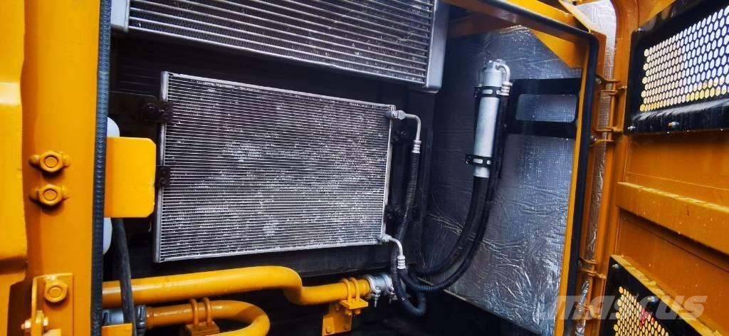 Sany SY 235 C حفارات زحافة