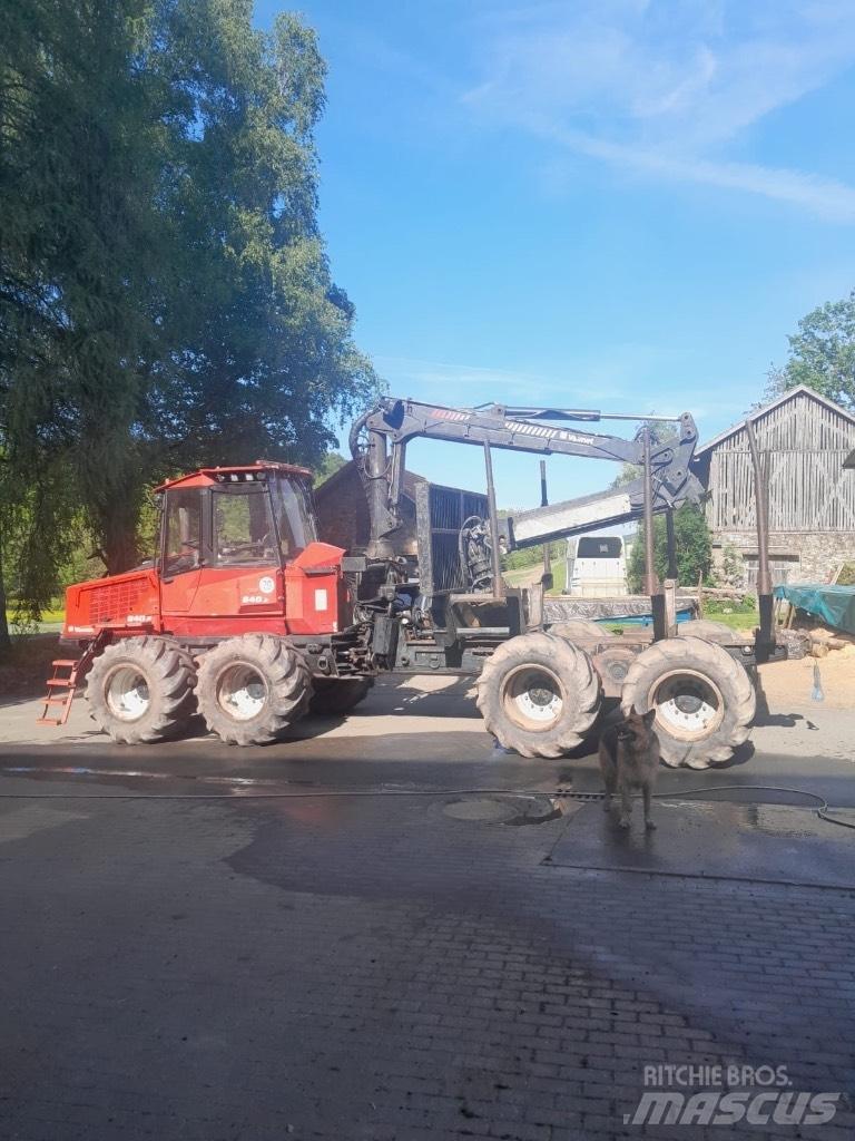 Valmet 840.2 شاحنات