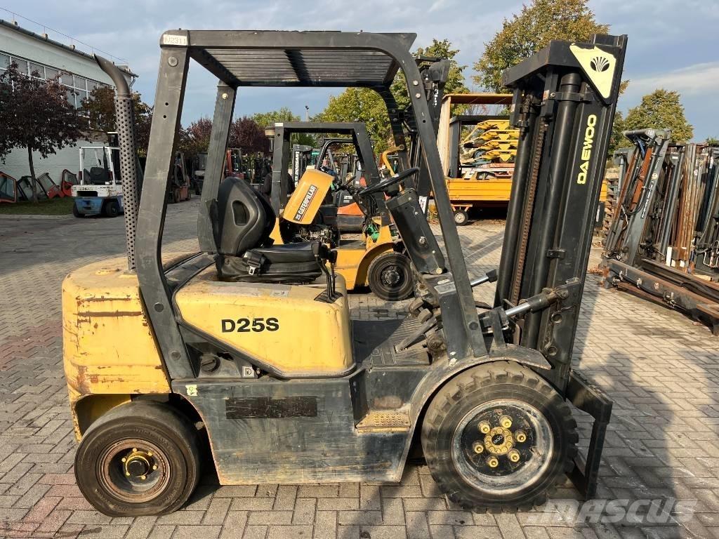 Daewoo D25S3 V-2311 شاحنات الديزل