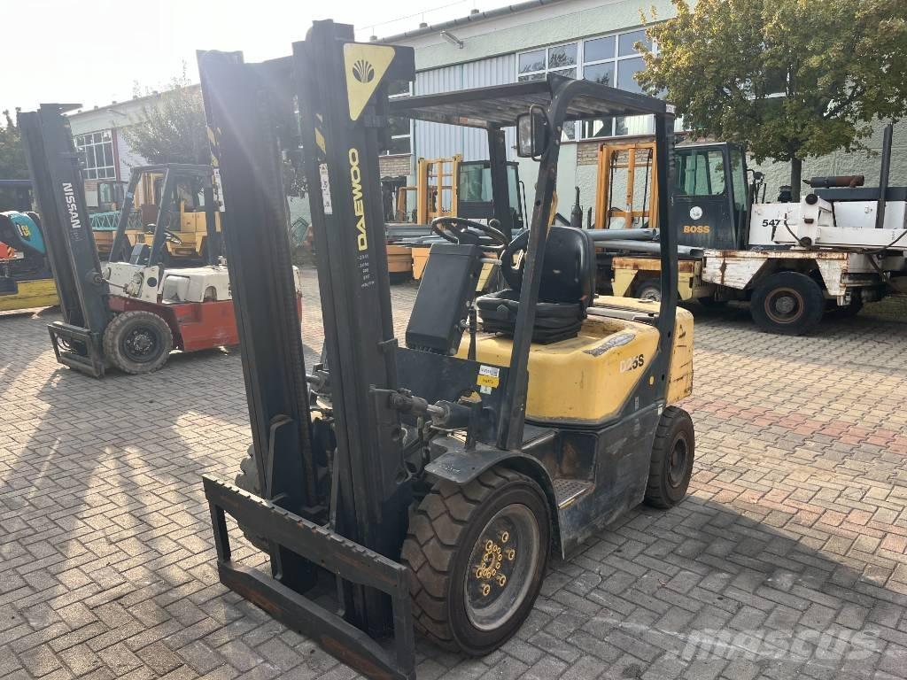 Daewoo D25S3 V-2311 شاحنات الديزل