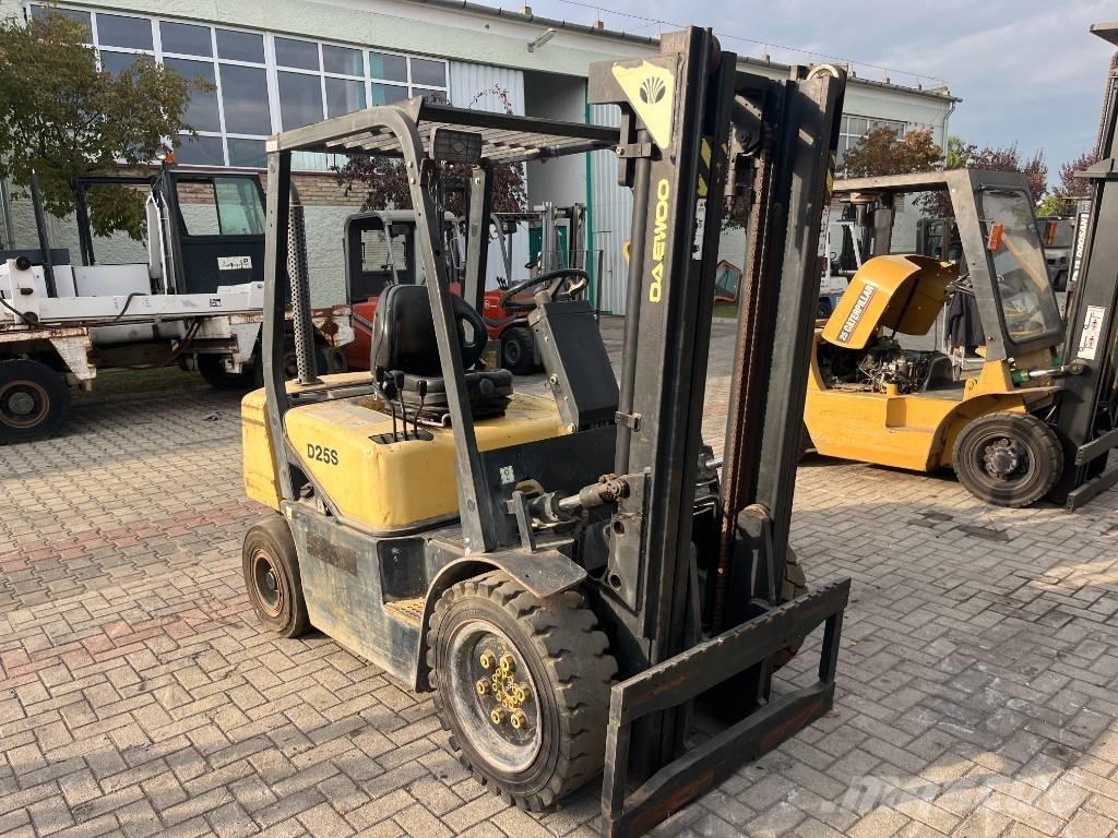 Daewoo D25S3 V-2311 شاحنات الديزل
