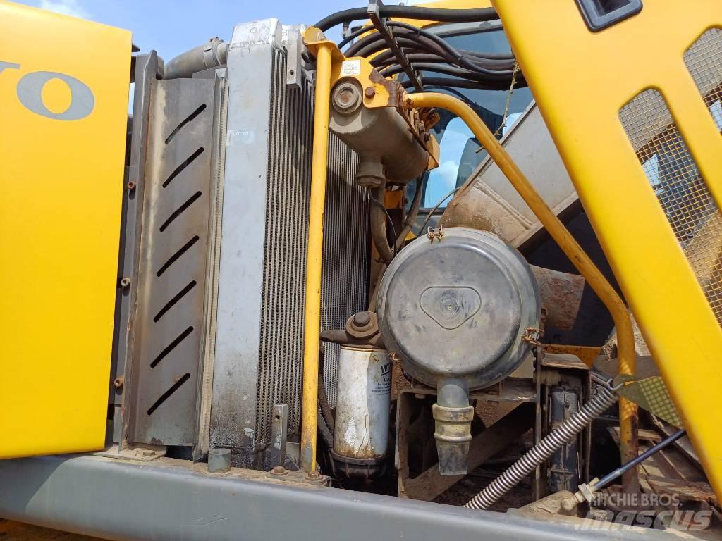 Volvo EW 160 B حفارات بعجل