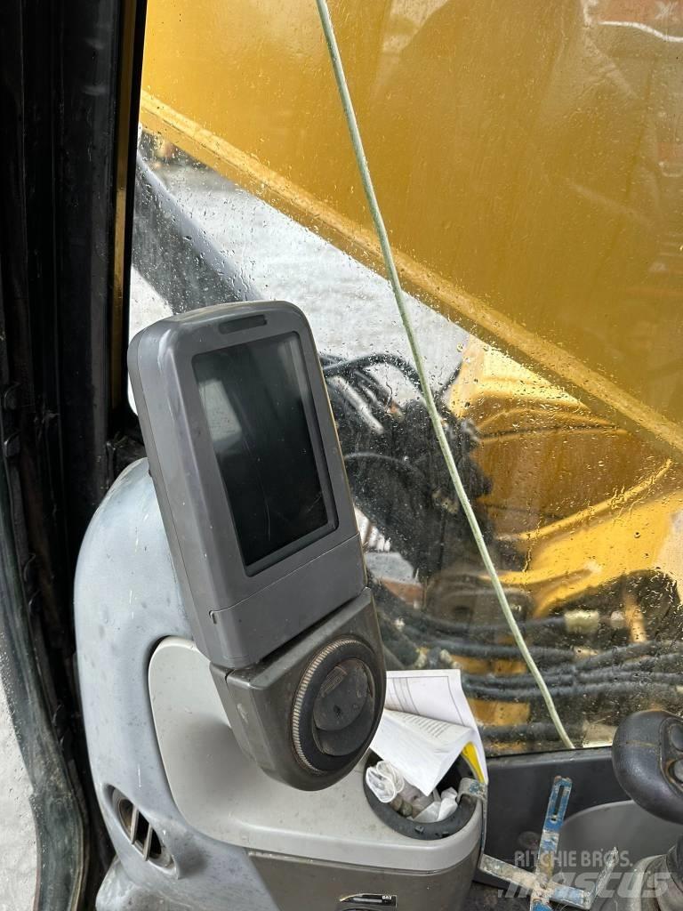 CAT 325DL حفارات زحافة