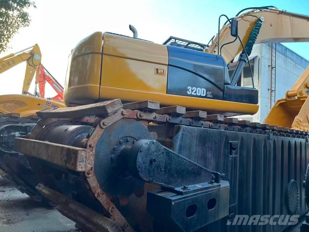 CAT 320 D2 الحفارات البرمائية