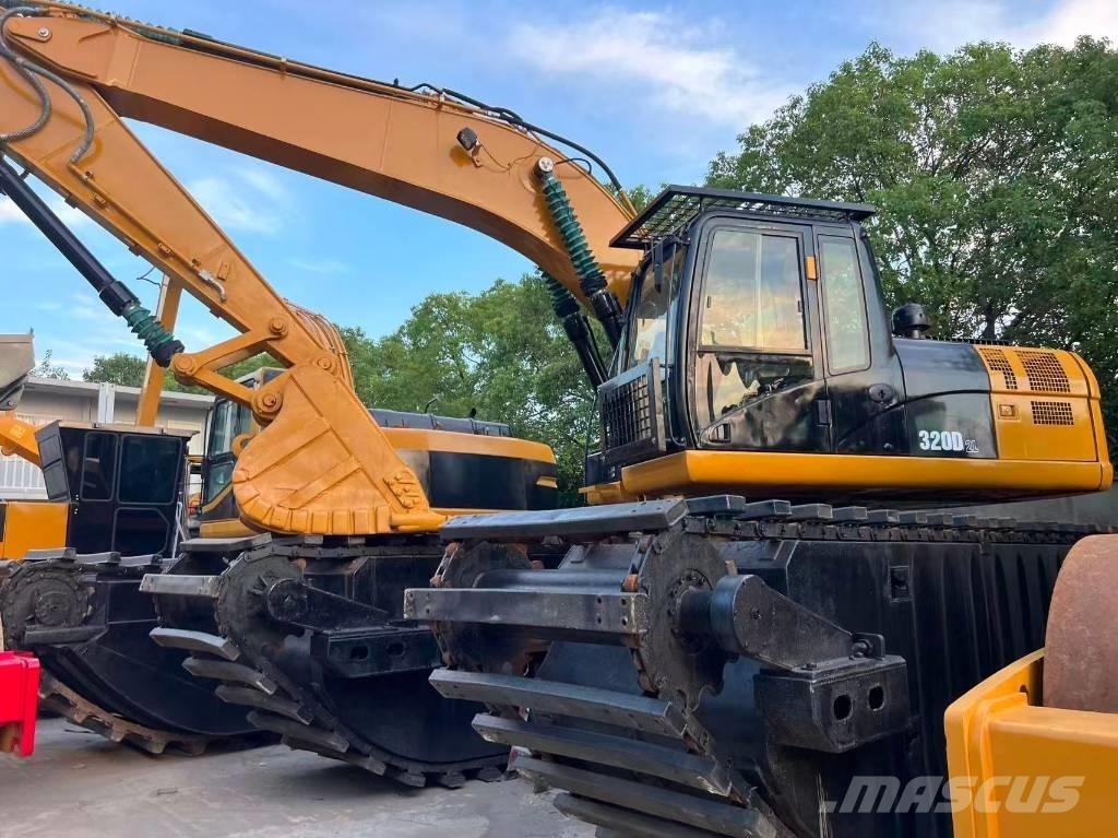 CAT 320 D2 الحفارات البرمائية