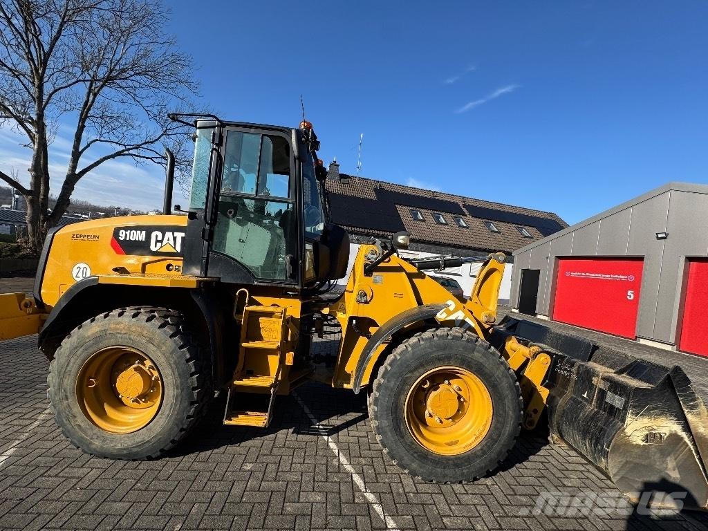 CAT 910M لوادر بعجل
