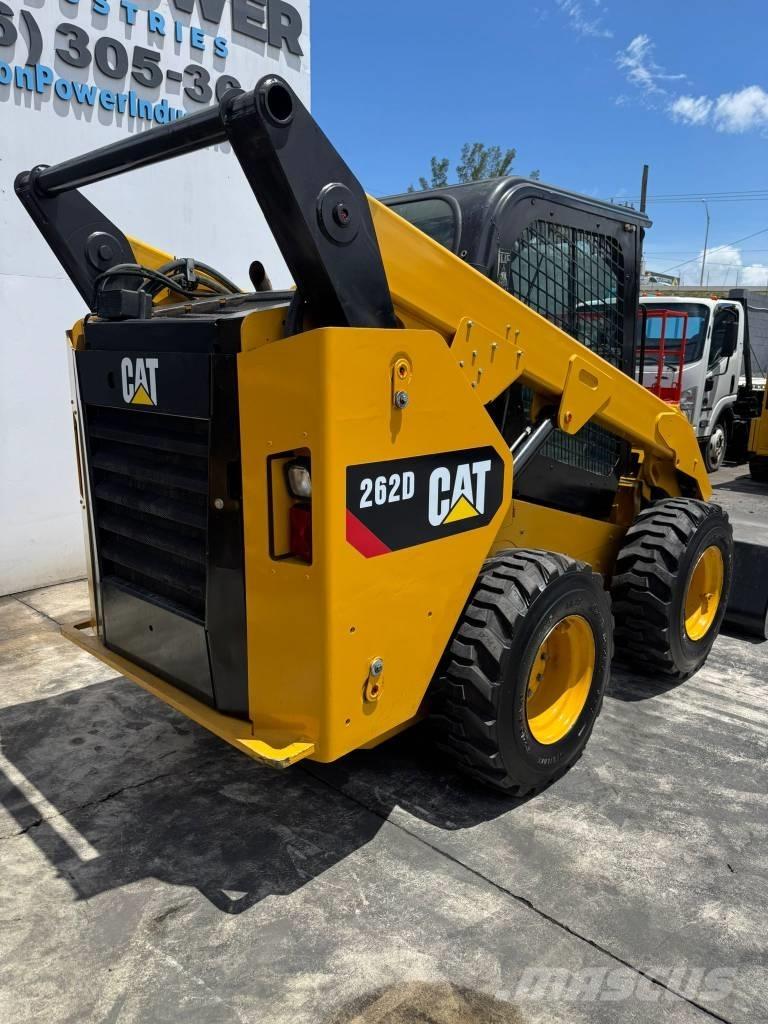CAT 262 D لوادر انزلاقية التوجيه