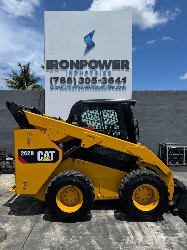 CAT 262 D لوادر انزلاقية التوجيه
