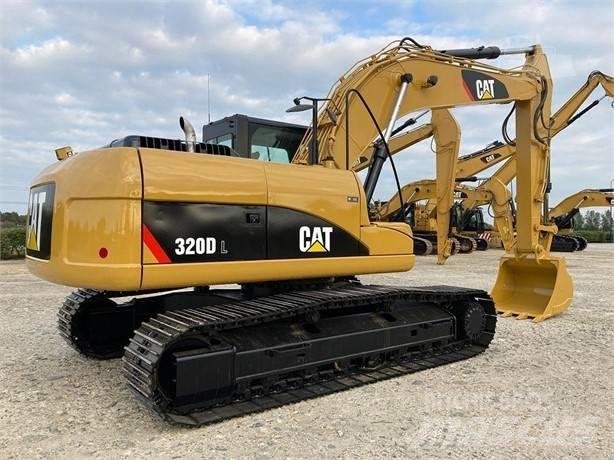 CAT 320 D L حفارات زحافة