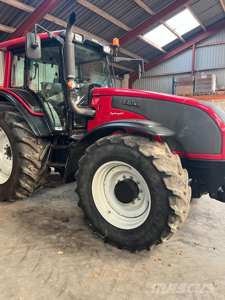 Valtra T 191 الجرارات