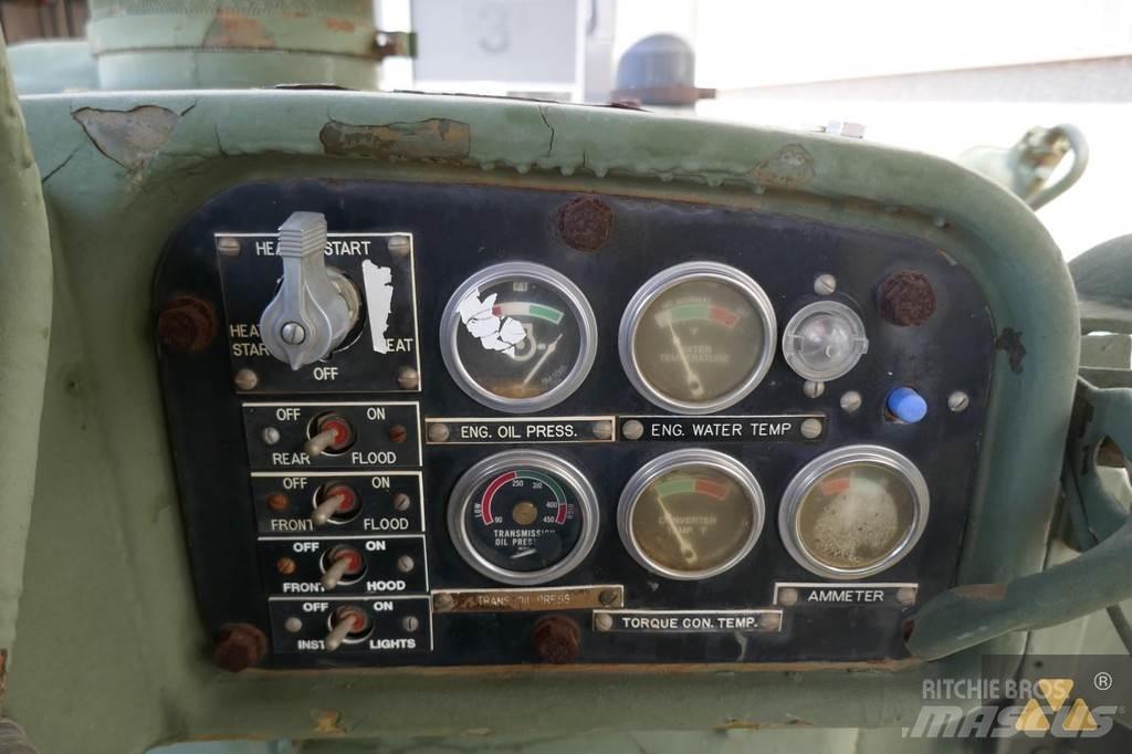 CAT D7F Ex-army بلدوزرات مجنزرة