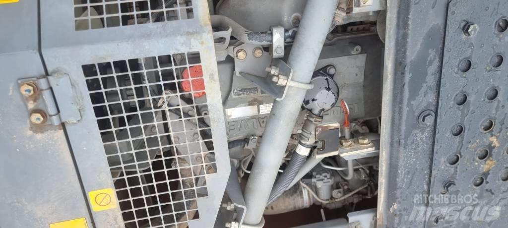 Hitachi ZX 250 LC-5 حفارات زحافة