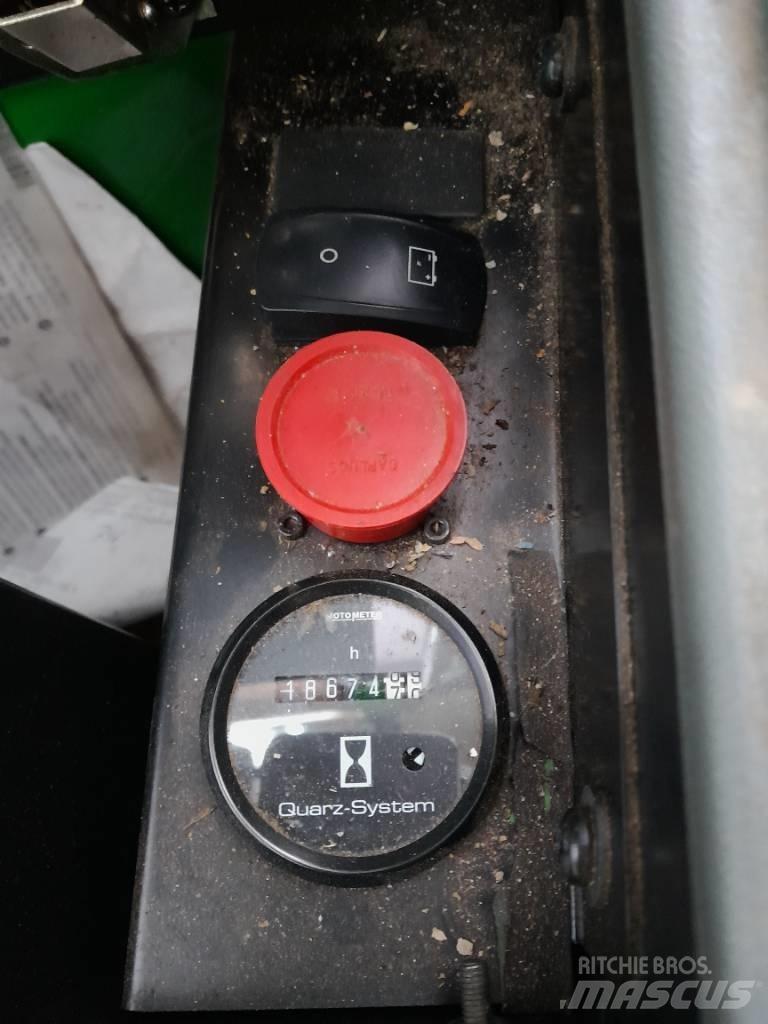 John Deere 1010 E شاحنات