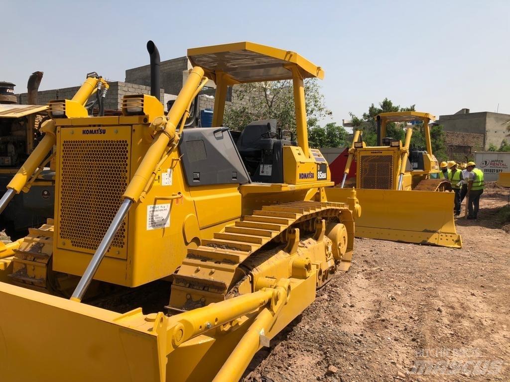 Komatsu D 85 ESS-2A بلدوزرات مجنزرة