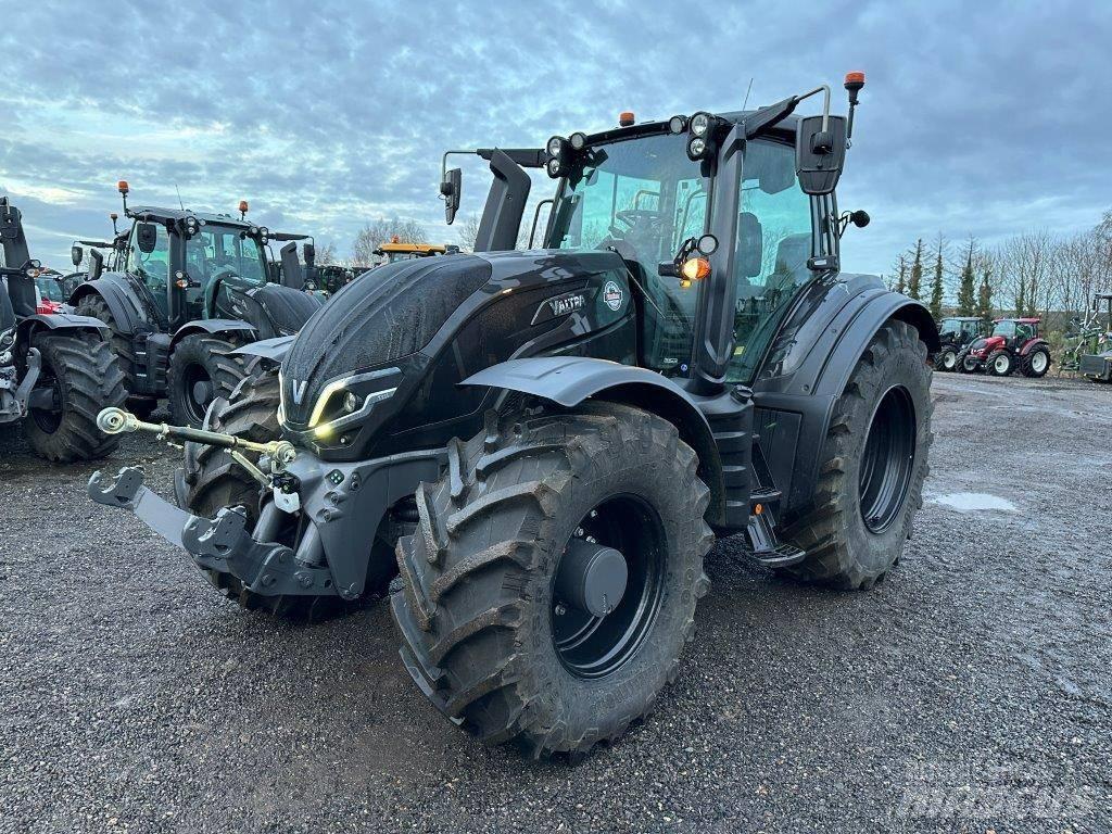Valtra T 235 Direct الجرارات