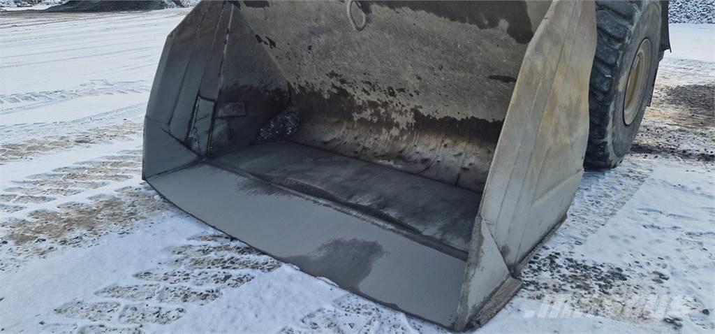 Volvo L180G لوادر بعجل