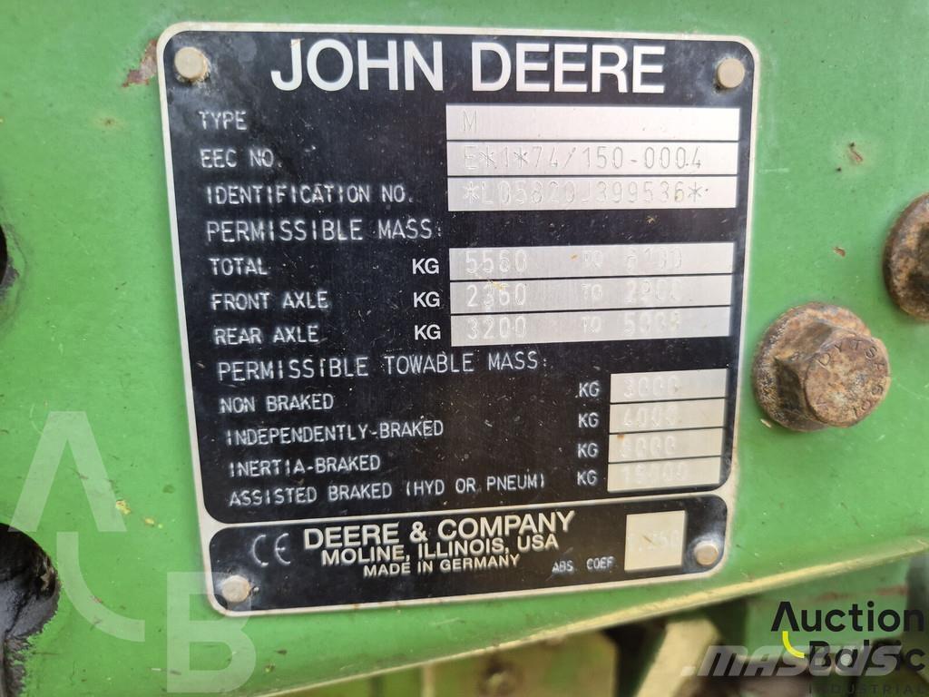 John Deere 5820 الجرارات