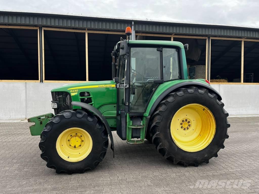 John Deere 6120 الجرارات