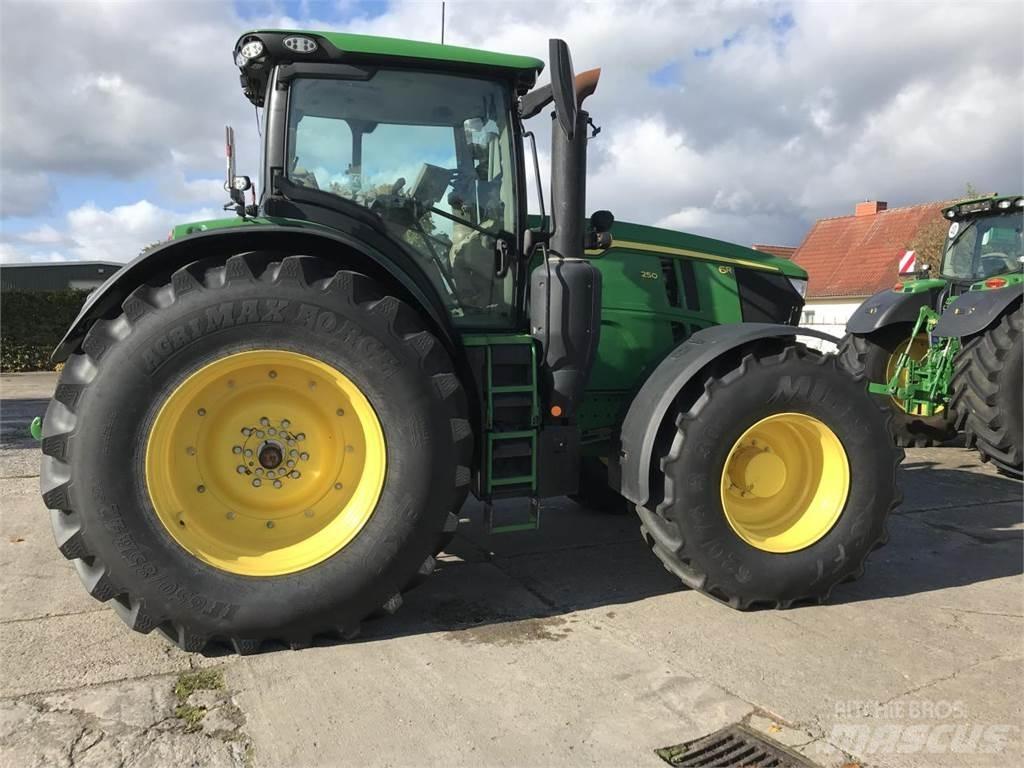John Deere 6R 250 الجرارات