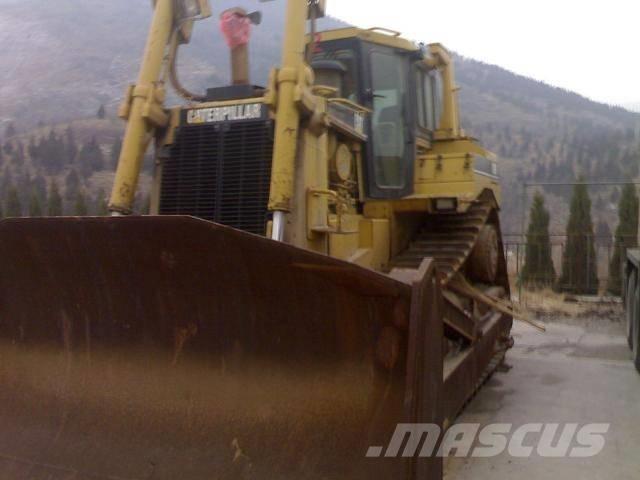 CAT D8R بلدوزرات مجنزرة