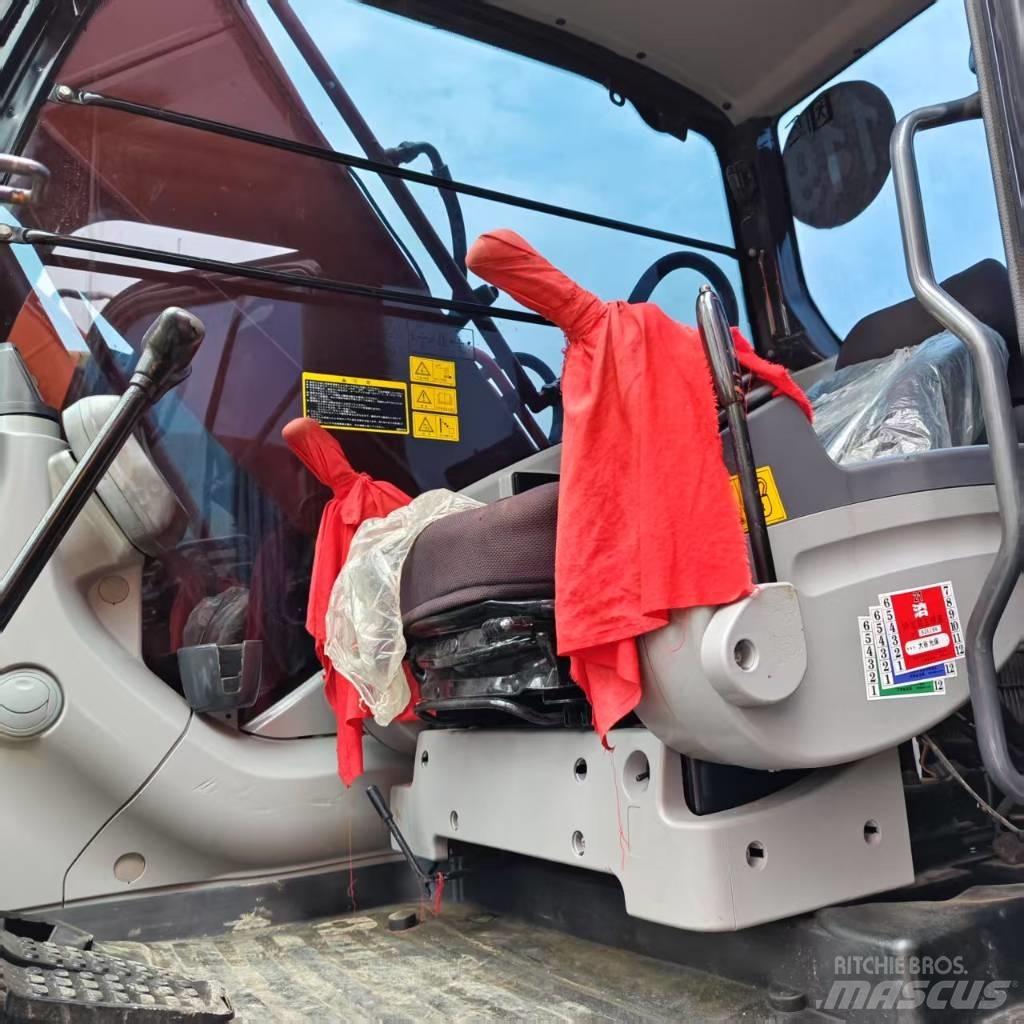 Hitachi ZX 210 حفارات زحافة