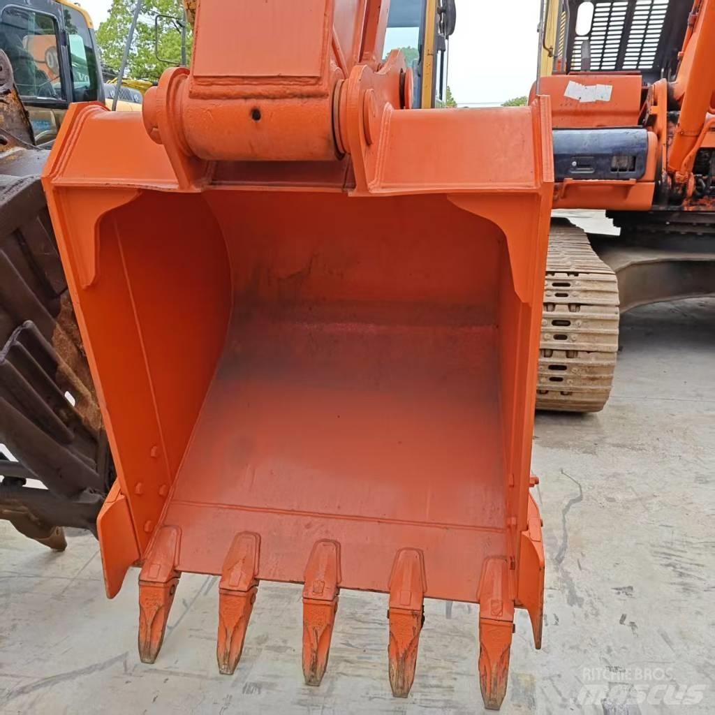 Hitachi ZX 210 حفارات زحافة