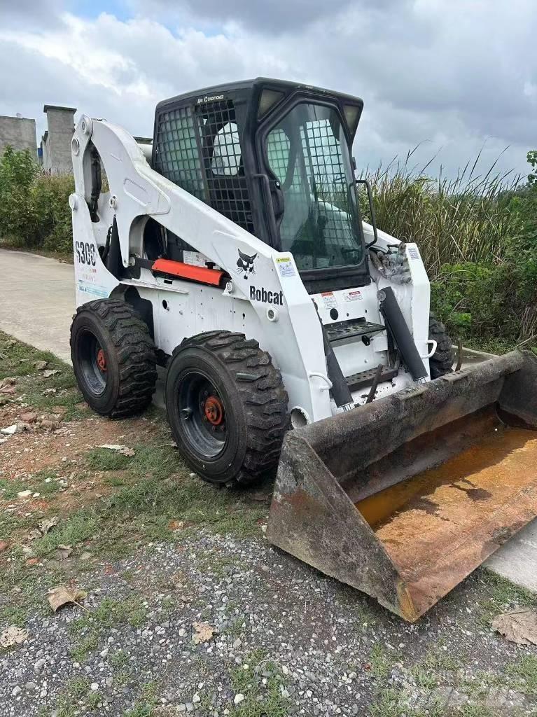 Bobcat S 300 لوادر انزلاقية التوجيه