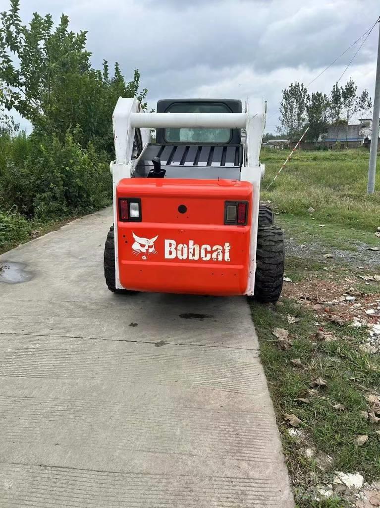 Bobcat S 300 لوادر انزلاقية التوجيه