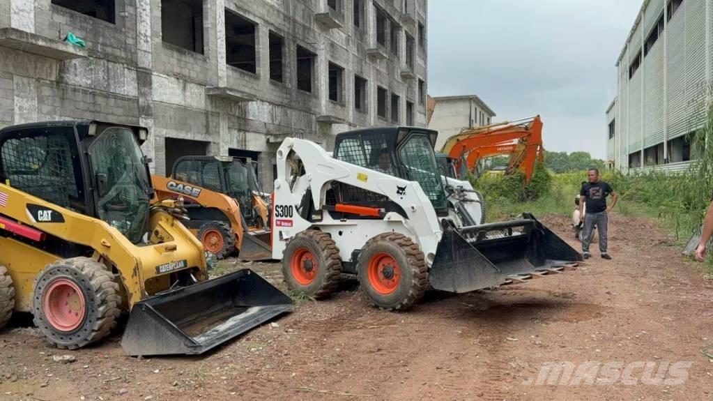 Bobcat S 300 لوادر انزلاقية التوجيه