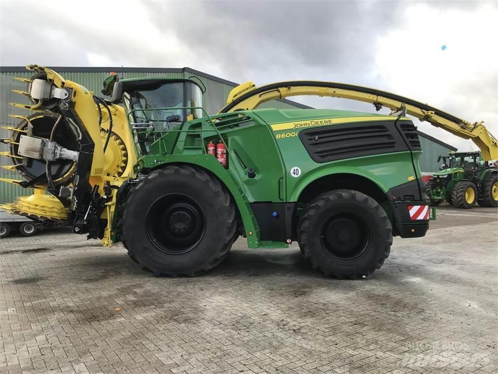 John Deere 8600 علافات ذاتية الدفع