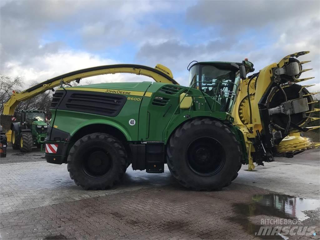 John Deere 8600 علافات ذاتية الدفع