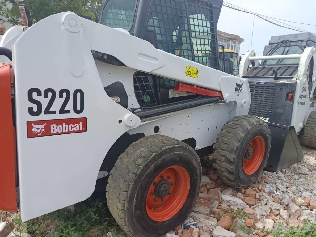 Bobcat S 220 لوادر انزلاقية التوجيه