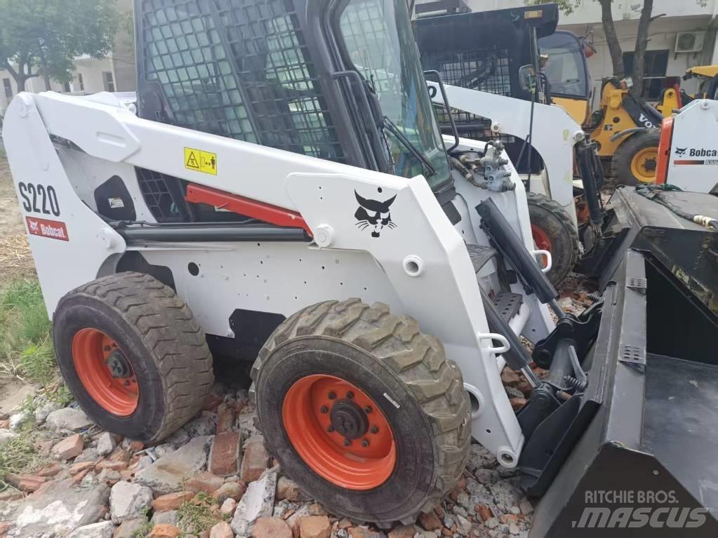 Bobcat S 220 لوادر انزلاقية التوجيه
