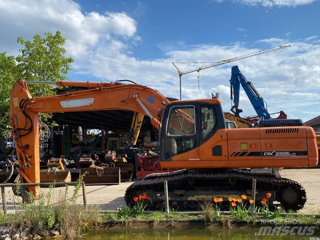 Doosan DX 255 NLC حفارات زحافة