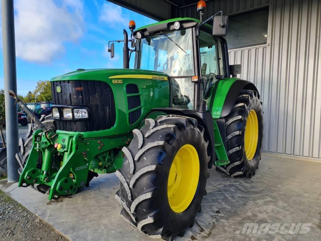 John Deere 6830 الجرارات