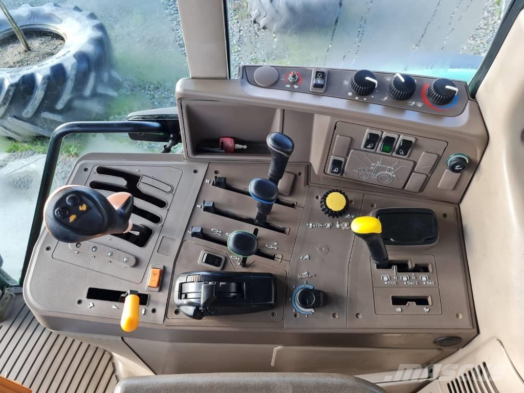 John Deere 6830 الجرارات